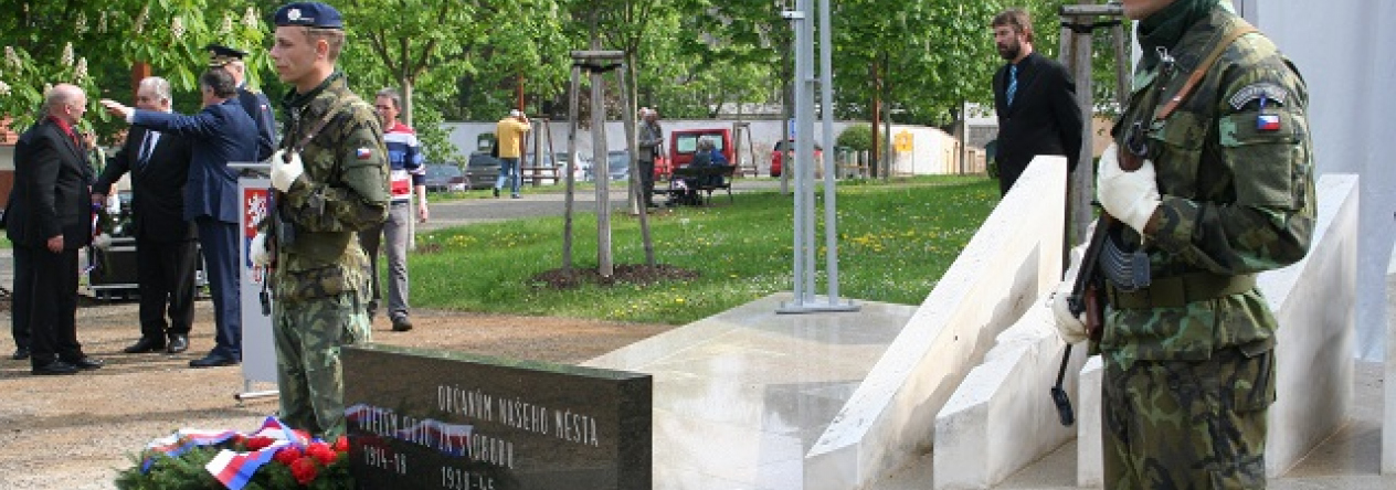 1_prislusnici_26._pluku_jako_cestna_straz.jpg