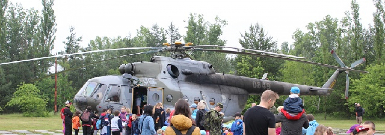 1_vrtulnik_mi-17_v_oblezeni.jpg