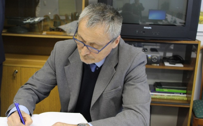 7_ministr_obrany_se_v_zaveru_sve_navstevy_u_26._pluku_zapsal_do_kroniky.jpg