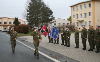 plukovnik-trakal-pred-nastoupenymi-jednotkami.jpg