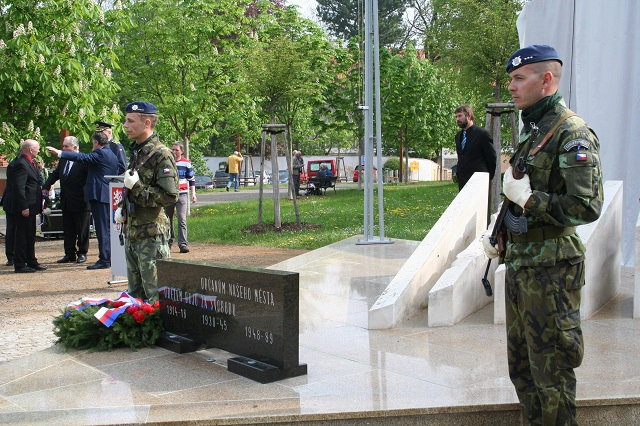 1_prislusnici_26._pluku_jako_cestna_straz.jpg