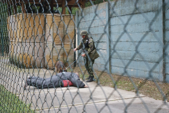 3_zajisteni_neopravnene_osoby_prislusnikem_jednotky_force_protection.jpg