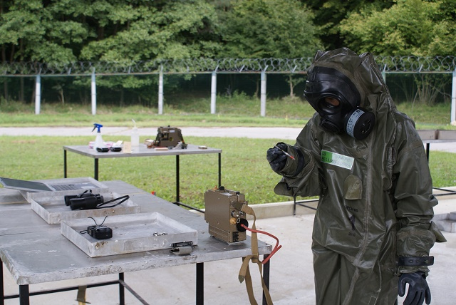 5_napln_detekcni_trubicky_chemickeho_prukazniku_chp-71_se_zbarvila-latka_je_pritomna.jpg