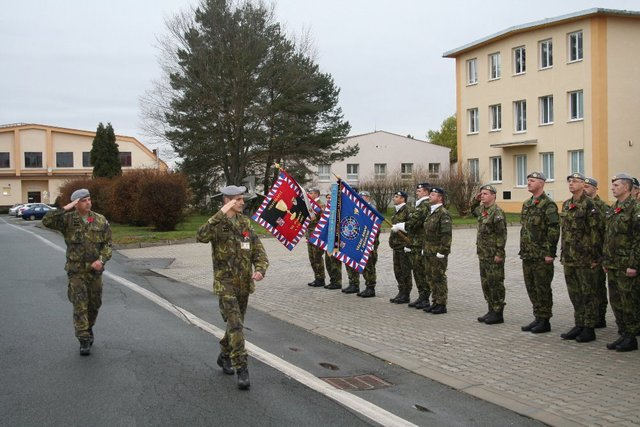 plukovnik-trakal-pred-nastoupenymi-jednotkami.jpg