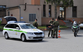 11_vybaveni_pouzivane_vojenskou_policii_pri_dohledu_nad_bezpecnosti_silnicniho_provozu.jpg