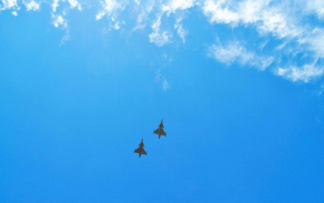 12_zaver_letosniho_dne_besip_patril_pruletu_dvou_nadzvukovych_letounu_gripen_z_caslavske_zakladny.jpg