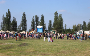 1_heliport_ve_stare_boleslavi_zaplnilo_temer_dva_tisice_deti.jpg
