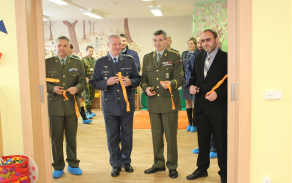 Už je to rok a týden, co byla přestřižena páska a tím byl symbolicky zahájen provoz dětské skupiny s názvem Ptáčata v posádce Brandýs nad Labem - Stará Boleslav
