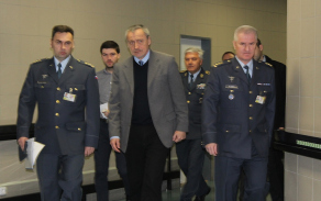 Během vstupu do podzemního objektu Střediska řízení a uvědomování