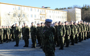 Generál zdraví nastoupené jednotky útvarů a zařízení posádky Brandýs nad Labem - Stará Boleslav