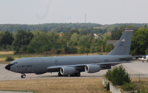 4_tanker_kc-135_americke_provenience_bude_pro_potreby_ample_striku_pusobit_z_letiste_v_pardubicich.jpg