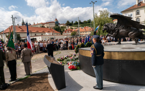 Z pietní vzpomínky na návrat čsl. letců RAF do vlasti na pražském Klárově