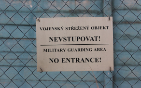 5_zakaz_vstupu_do_vojenskeho_objektu.jpg