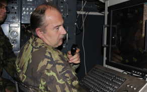 Operátoři radiolokační techniky 262. radiotechnického praporu budou muset rozpoznat jednotlivé druhy rušení a efektivně na ně reagovat