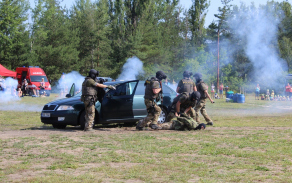 6_ukazka_poradkove_jednotky_policie_cr_s_tematem_zadrzeni_dvou_ozbrojenych_pachatelu_po_loupezi_v_bance.jpg