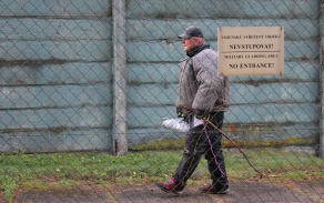 8_ani_vystrazna_cedule_nezabranila_narusiteli_vstoupit_do_vojenskeho_objektu.jpg