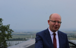 Bohuslav Sobotka před odjezdem děkuje za umožnění návštěvy na radiotechnické rotě