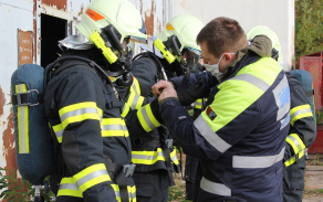 Jen správně upravená výstroj zaručí hasičům bezpečnost